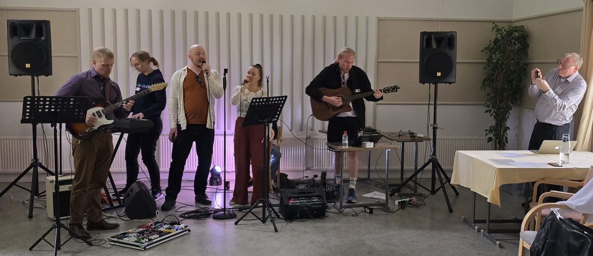 Band spielt live